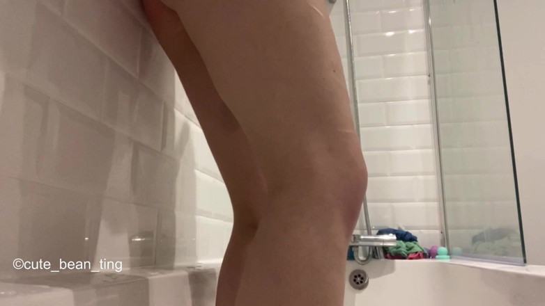 Alice Bean: Pinkeln in die badewanne meines freundes