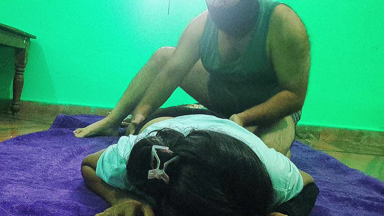 BadMash_Bhabhi: Nevlastní otec si spletl svou nevlastní dceru s jeho manželkou...