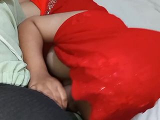 Red Queen RQ: Sexe avec une tatie indienne sexy en sari rouge, audio...