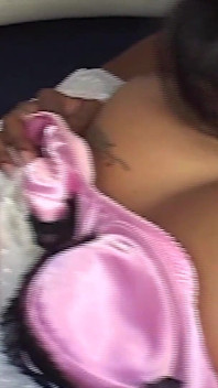 Aksi hardcore lesbian si cewek nakal donna dan giselle yang lagi asik jilat memek dan dildo.