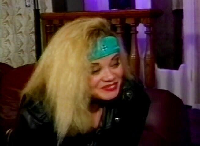 Cock Fest: Cewek rambut pirang masturbasi di-gangbang sama teman kulit hitamnya