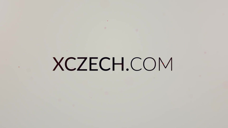 XCZECH: Nebenan mädchen michelle zeigt ihren körper