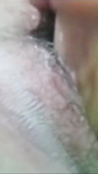 Mamă sexy filipineză gemând și masturbându-se
