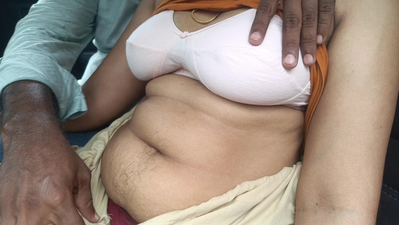 Laxi ammu: Istri orang mesra-mesraan sama bosnya di dalam mobil