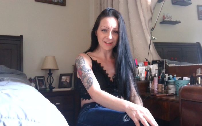 Raven Willow: Heels &amp; Humiliation