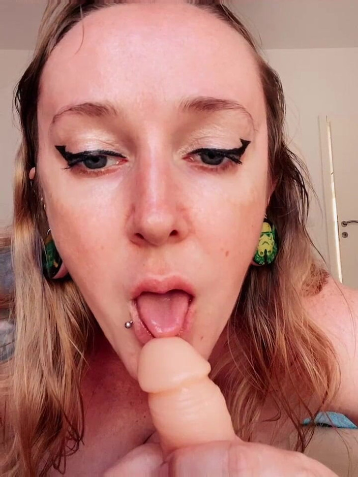 Kisicaxx: Mainin memek dan sepong kontol