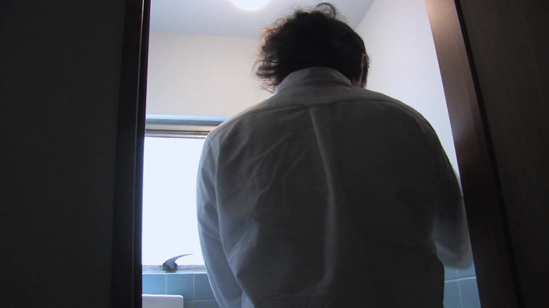 GangAsia: Penjaga toko Jepang seksi disetubuhi oleh tiga pria terangsang