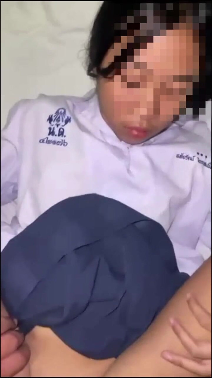 Daralux: थाई छात्र 18+