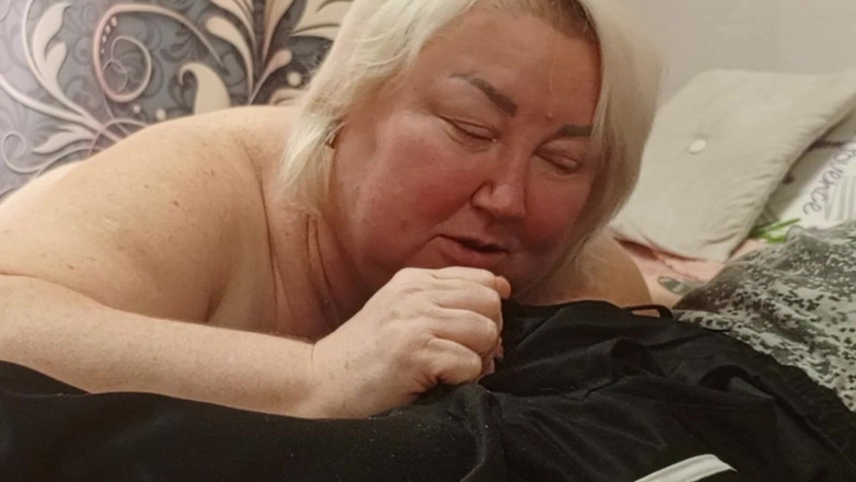 Zona901: Styvmamma ger en högkvalitativ avsugning och jag cum i hennes...