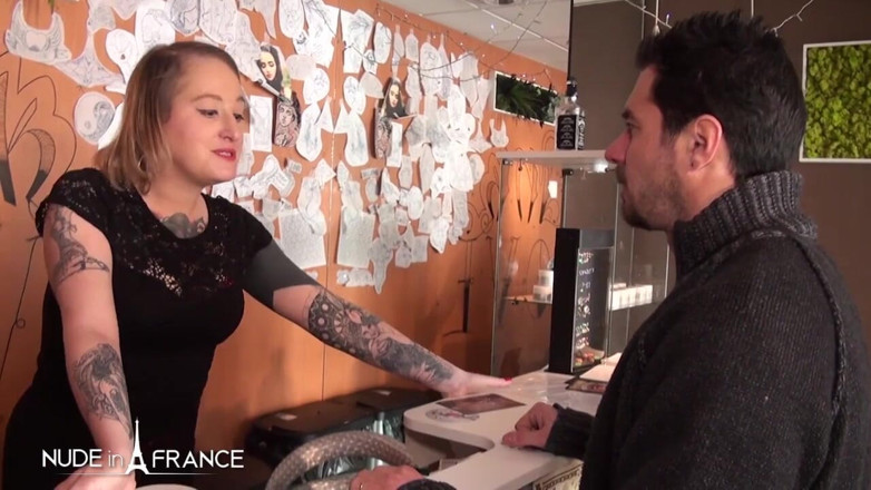 Nude in France: Mollige mit tinte, blonde schlampe in dessous reitet leicht den...