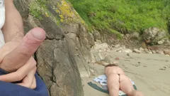 Dick Flash na praia. Eu me masturpo para uma milf. Ela mostrou sua buceta e peitos