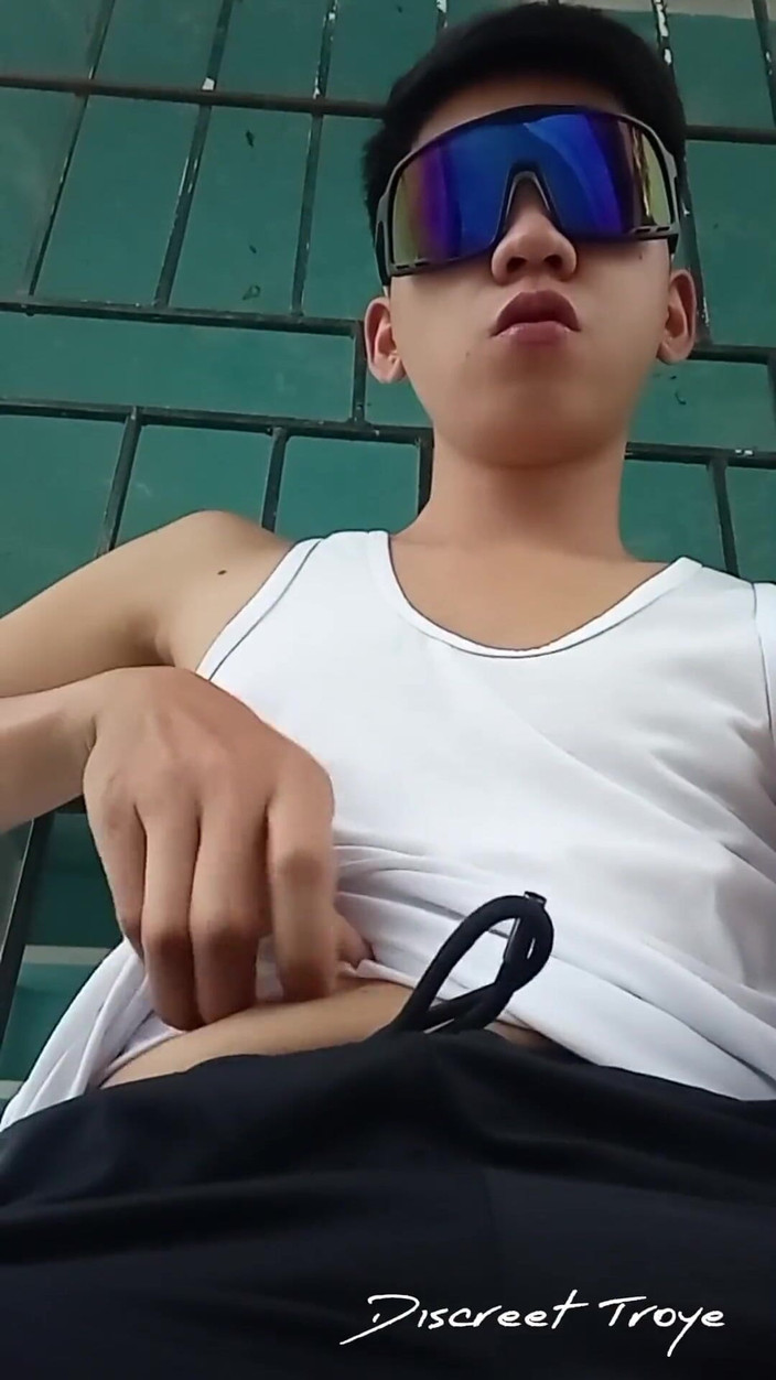 Troye_AsianPinoy: Jakol pinoy sarap di luar rumah - saya melancap lagi di...
