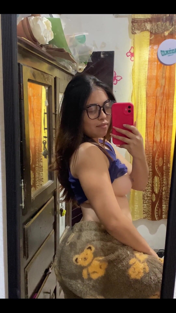 camicamilahotwife: ¿Quién se atreve a venir y follarme?