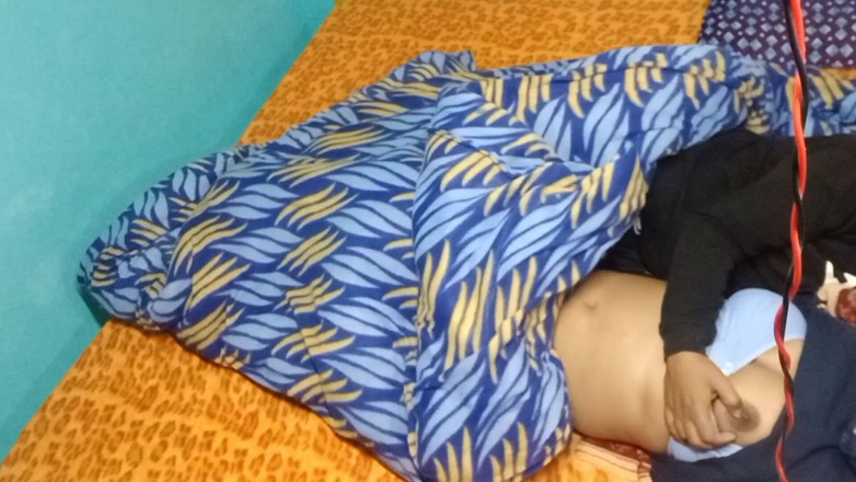 Rucku: Une fille pulpeuse a une aventure avec son copain.