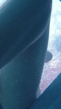 Boy Pelirroja De Piel Pálida Amateur Con Culo Suave Y Caliente Atrapado Jugando Suavemente Bajo El Agua