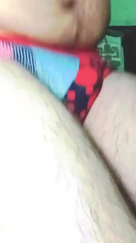 Indiana gay crossdresser gaurisissy xxx sexo em lehanga rosa pressionando seus peitos grandes