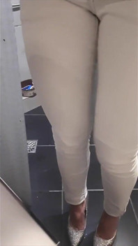 Desperate Pee in White Jeans and Higheel