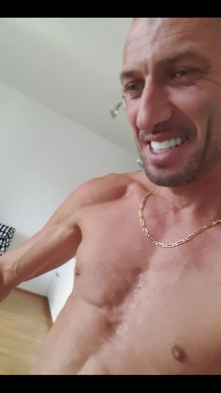 Boy jerking off: Nettoyage à domicile