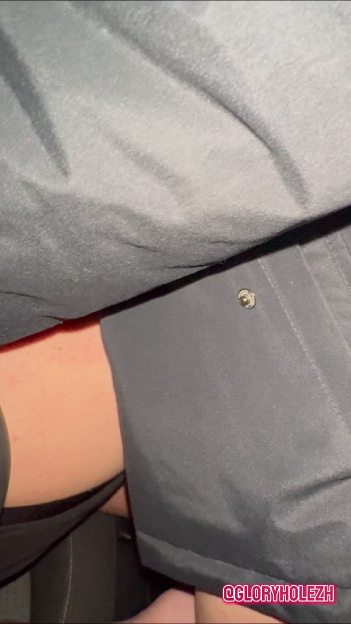 gloryholezh: मंडराते स्पॉट पर गांड तैयार डॉगी स्टाइल चाटा और हॉट आदमी द्वारा वरीयता प्राप्त