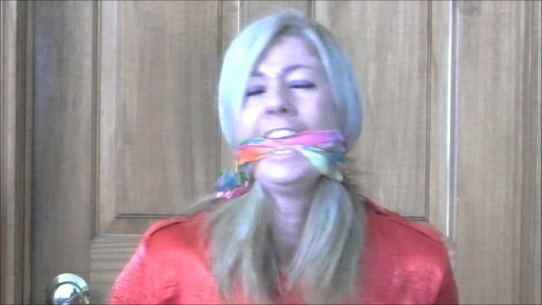 Selfgags classic: Wybór macochy: Jaki knebel użyć na mojej pasierbicy? (odcinek 1 z 2)