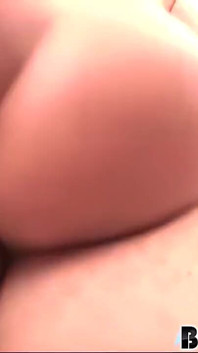 Schätzchen Mit Dicken Möpsen Im Bikini Fickt Großen Weißen Schwanz
