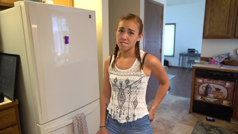 BrandiBraids: ลูกสาวเลี้ยงซนติดสินบนพ่อเลี้ยงเพื่อเรียนรู้การเย็ด