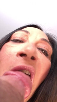 La Vecchia Pornostar D'élite Cathy Barry Si Fa Riempire La Sua Figa Di 60 Anni Da Un Cazzo Di 20 Anni