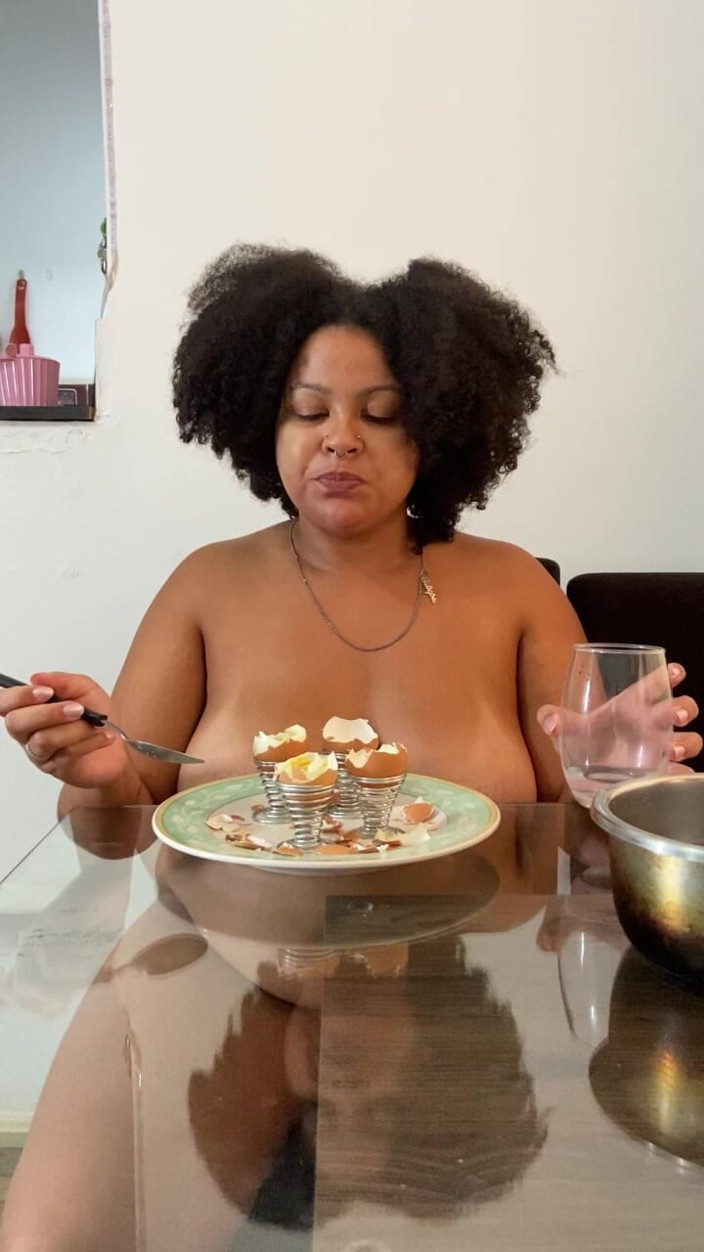 Cutiepiie Chubby: La bbw mangia uova sode e fa uno spettacolo