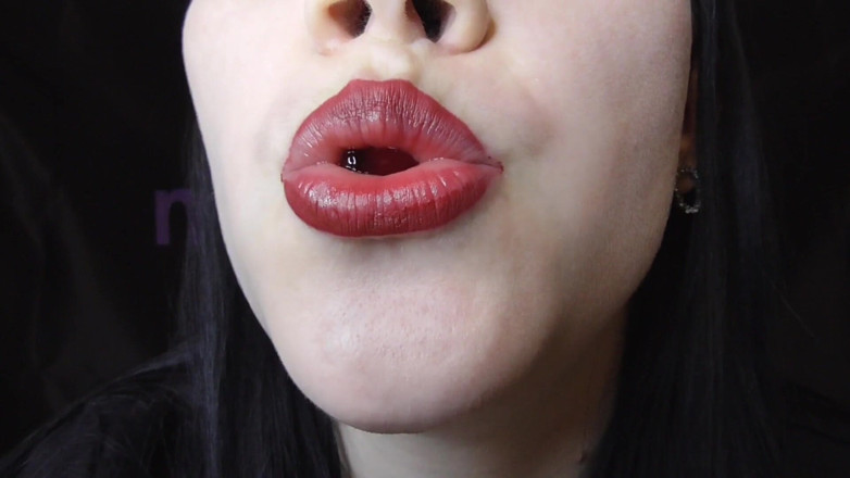 Anna Sky: Sexy giantess eating gummy bears