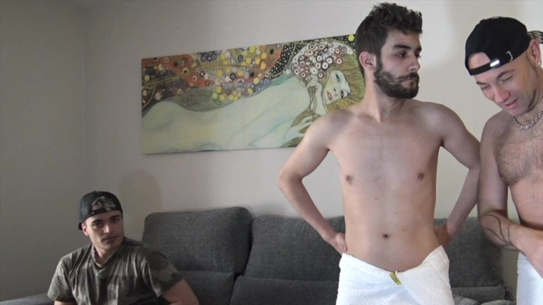 Bareback Made in Spain: Kevin geneukt door een jonge man met een baard