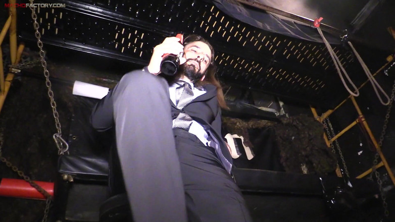 Macho factory: Tvrdý BDSM sex.