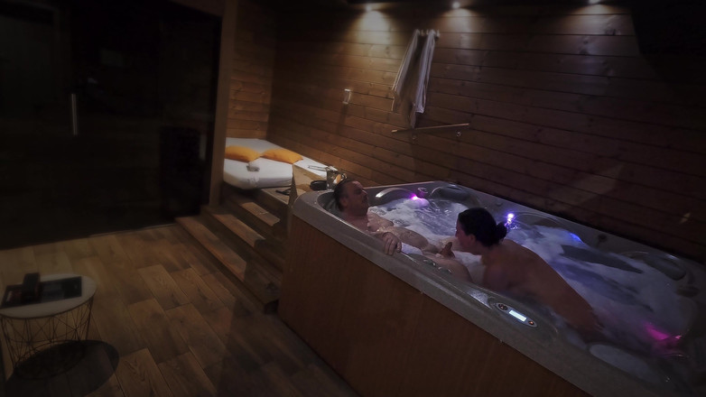 DedeDeville: Sex incitant gratuit cu matură sexy dolofană Dada Deville