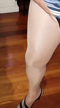 Dani_leg fontaine, éjaculation sur des jambes incroyables dans des collants bronzés sexy