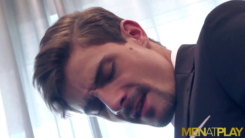 Menat Play: MENATPLAY - 筋肉Dato Folandはカーターデーンの口の中で絶頂します