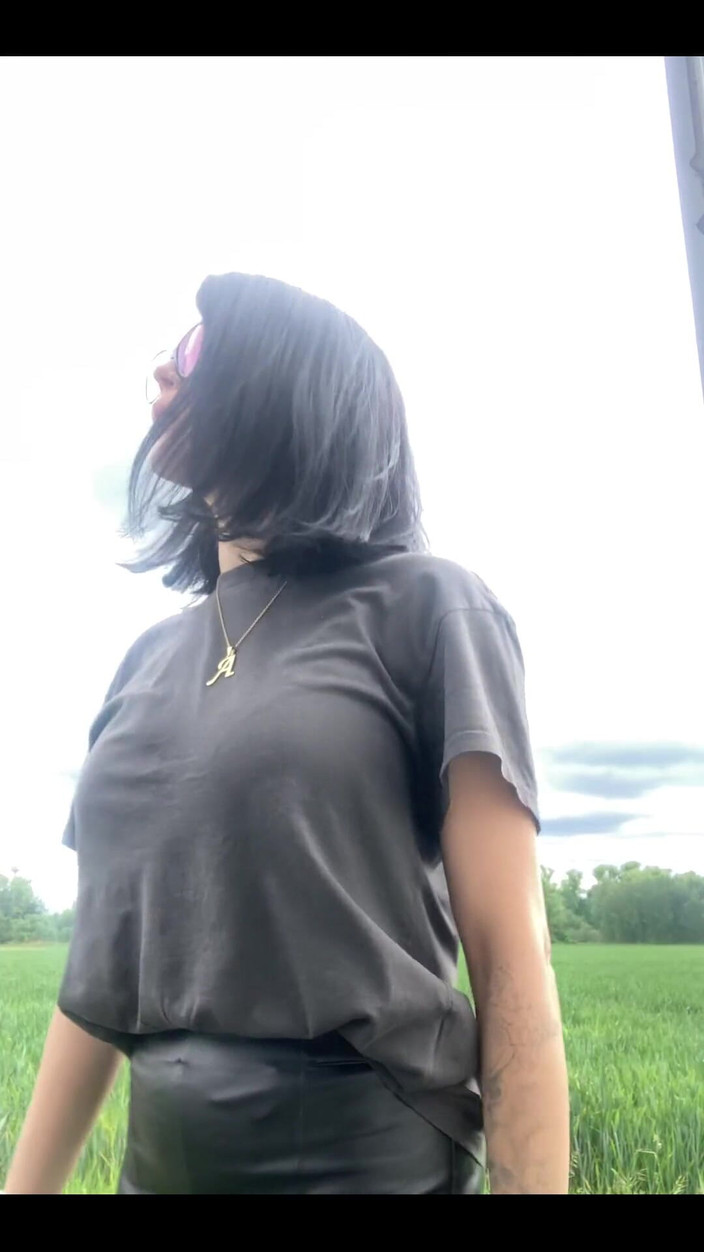 Shione Cooper: Palenie przed strzelaniem w mojej furgonetce na zewnątrz 