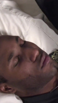 Twink Ryan Starr satisface o pulă neagră