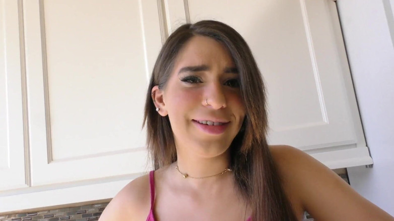Perv Milfs n Teens: Joseline Kelly Bargins和她的继父通过舔他的菊花