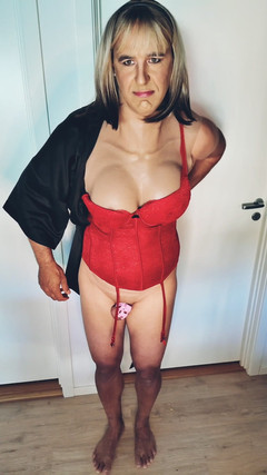 Kirsten Stone: ランジェリーGrwmコルセットを装着する。