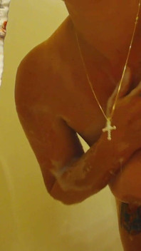 PAWG MILF Mydlí Zadek a Kundičku Ve Sprše