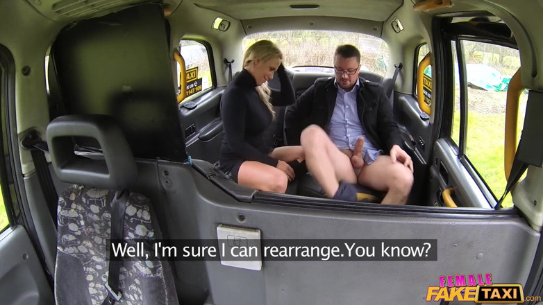 Female Fake Taxi: Female fake Taxi - heiße blondine lutscht und fickt ihren tarif