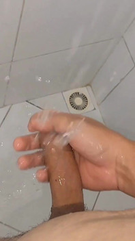 Strong Water in the Foreskin Excites the Glans Precum.