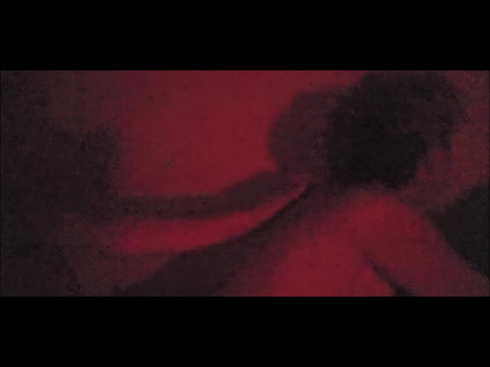 SilverFux: Nadržený chlap šuká zralou šlapku v Seedy Red Room.