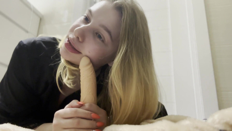 JuiceLussie: Burlas con striptease y chupar tan grande consolador. Jucielussie