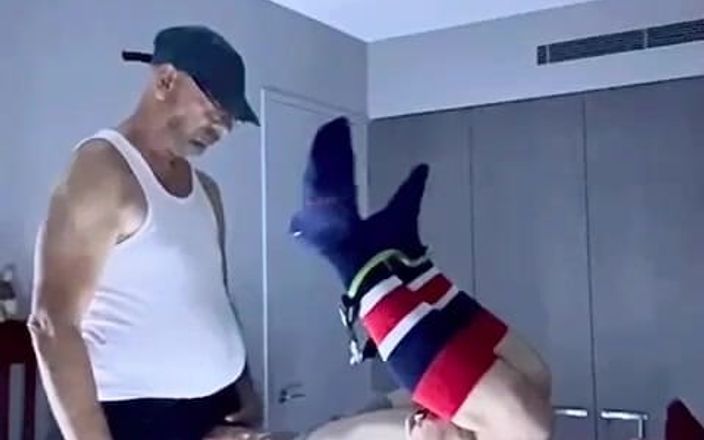 Twoblokes: Nhập vai: Bruce được goliath hơn khi jack đi ra ngoài