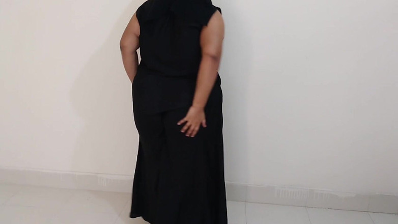 Aria Mia: 摩洛哥莫妮卡在她的丈夫不在家时变得饥渴，被陌生人性交