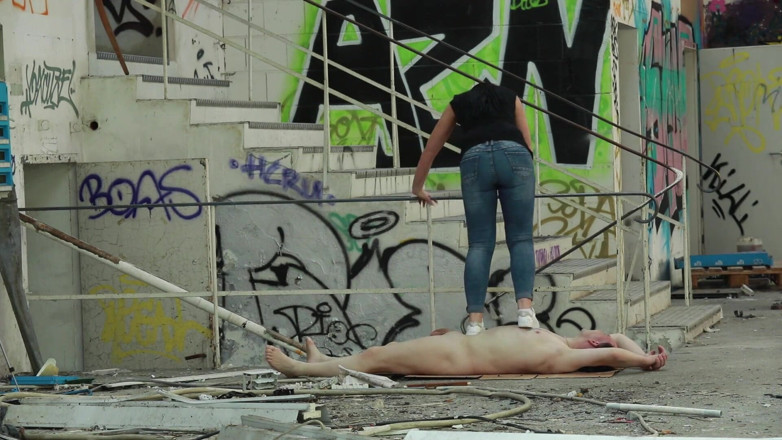 Lady Luciana Di Domizio: Trampling in the lost place
