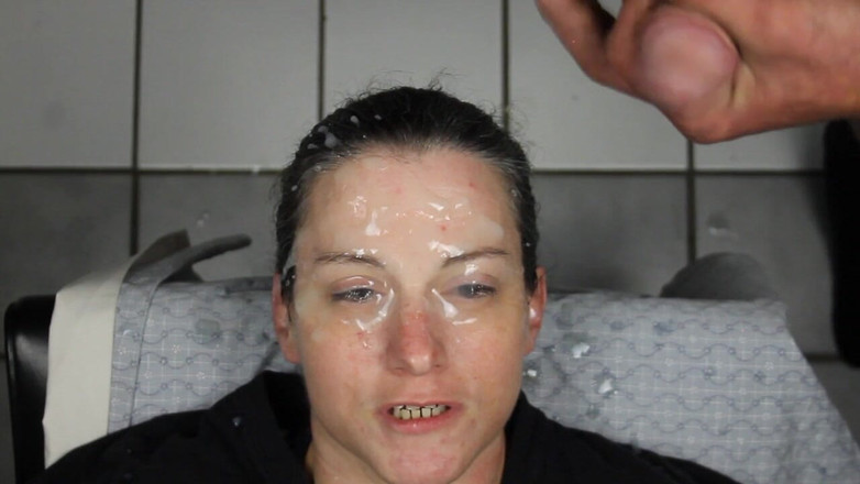 Dirty Dees: Dees kotor suka facial