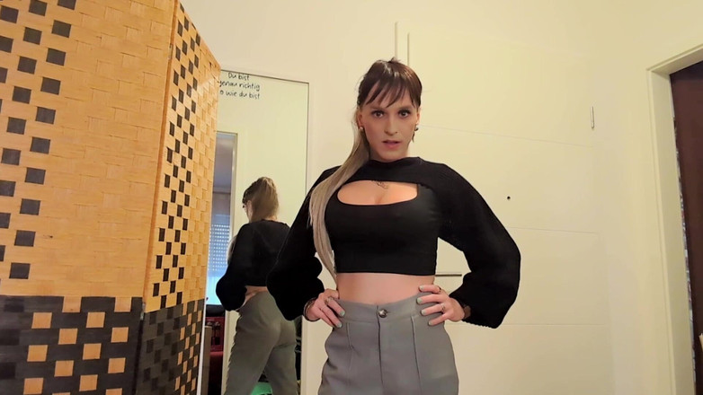 TV_Helena: Apa maumu dengan kontol kecilmu? Masukin dan crot di celanamu!...