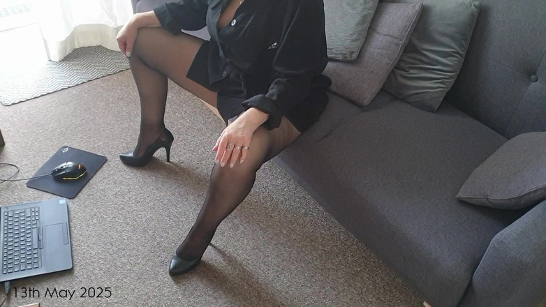 Movies by Louise: Pantyhose Flash