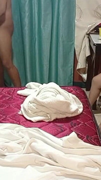 Moja dziewczyna lubi patrzeć, jak pieprzę moją dojrzałą macochę